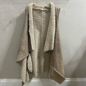 Women’s size Medium faux fur vest. TCEC boutique brand. Great condition!